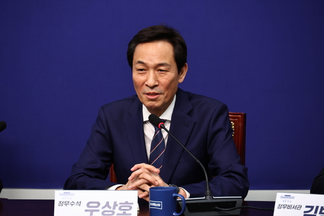 ▲ 우상호 대통령실 정무수석이 11월 25일 오후 서울 여의도 국회에서 조국 조국혁신당 대표와 만나 발언하고 있다. ⓒ뉴시스