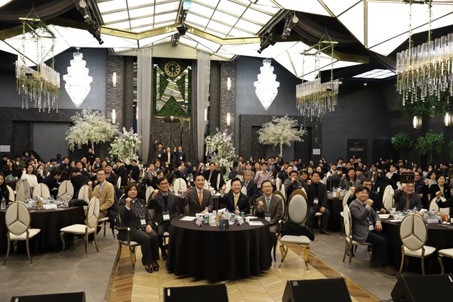 ▲ (재)원주의료기기산업진흥원이 9일 강원의료기기 산업 발전을 위해 마련된 '2025 의료기기인의 밤' 행사를 성황리에 개최했다. ⓒ원주의료기기산업진흥원