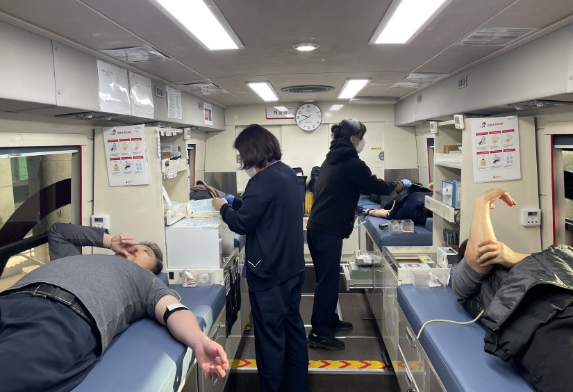 ▲ 청도군(군수 김하수)은 9일 청도군청 청사광장에서 ‘청도군 사랑의 헌혈운동을 진행했다.ⓒ청도군