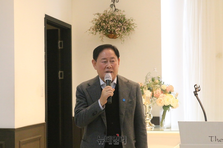 ▲ 최경환 전 경제부총리가 9일 영남대학교 경영행정대학원 최고경영자과정 특강에서 경북경제의 현주소를 진단하며 지역 재도약을 위한 구체적인 전략을 제시했다.ⓒ뉴데일리