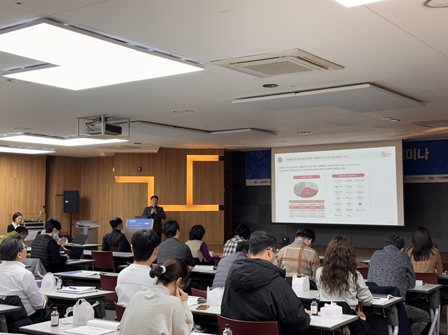 ▲ 강원테크노파크가 10일 춘천 KT&G 상상마당 춘천 스테이 나비홀에서 '2025년 클라우드·가명정보 세미나'를 열고 지역 기업·기관 관계자들을 대상으로 AI 시대 데이터 활용 전략을 공유했다. ⓒ강원테크노파크