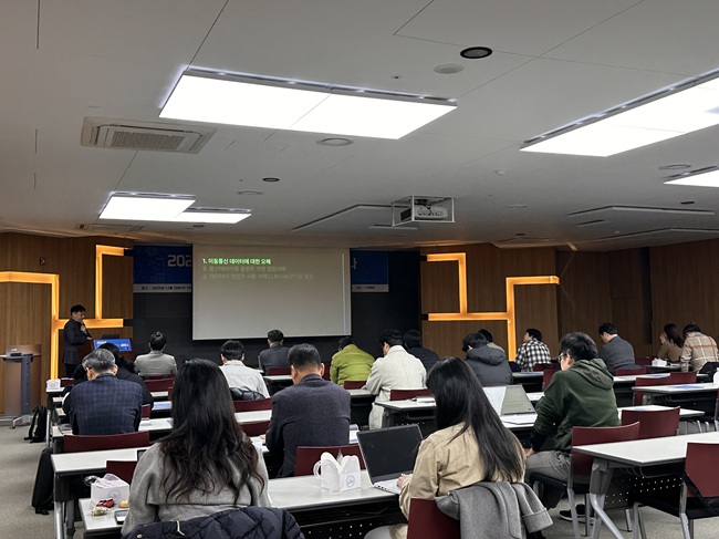 ▲ 강원테크노파크가 10일 춘천 KT&G 상상마당 춘천 스테이 나비홀에서 '2025년 클라우드·가명정보 세미나'를 열고 지역 기업·기관 관계자들을 대상으로 AI 시대 데이터 활용 전략을 공유했다. ⓒ강원테크노파크