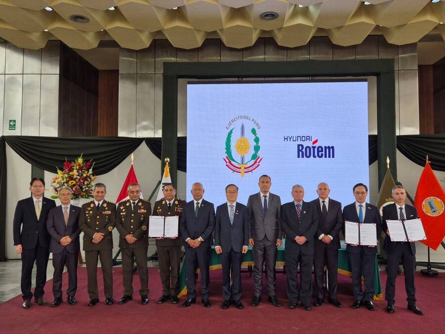 ▲ 이용배 대표 등이 총괄합의 후 기념촬영을 한 모습. ⓒ현대로템