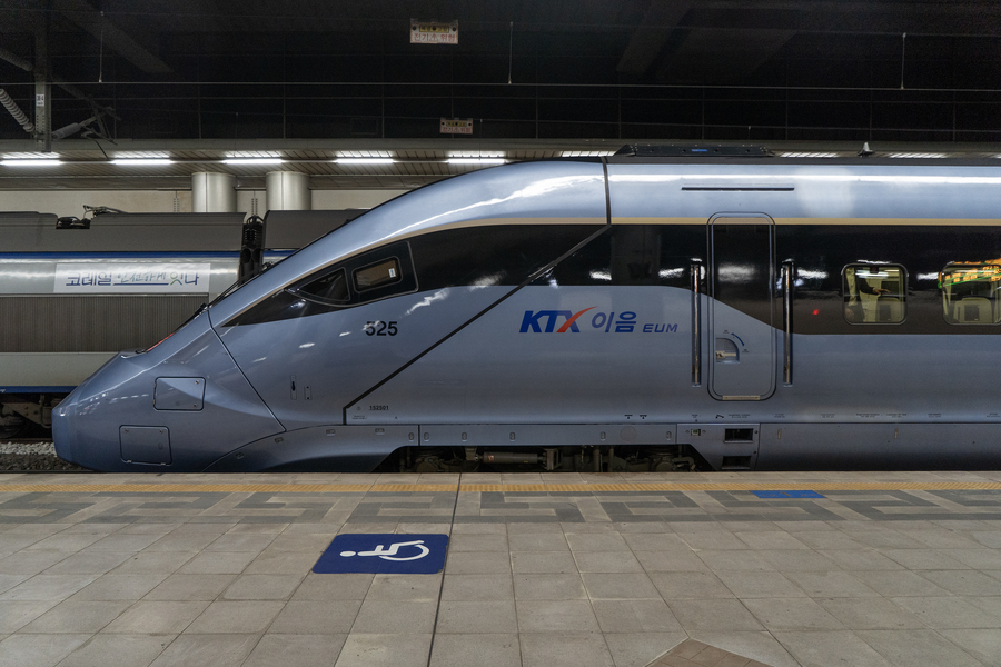 ▲ 현대로템이 새롭게 선보인 KTX-이음 2세대 고속철 ⓒ현대로템