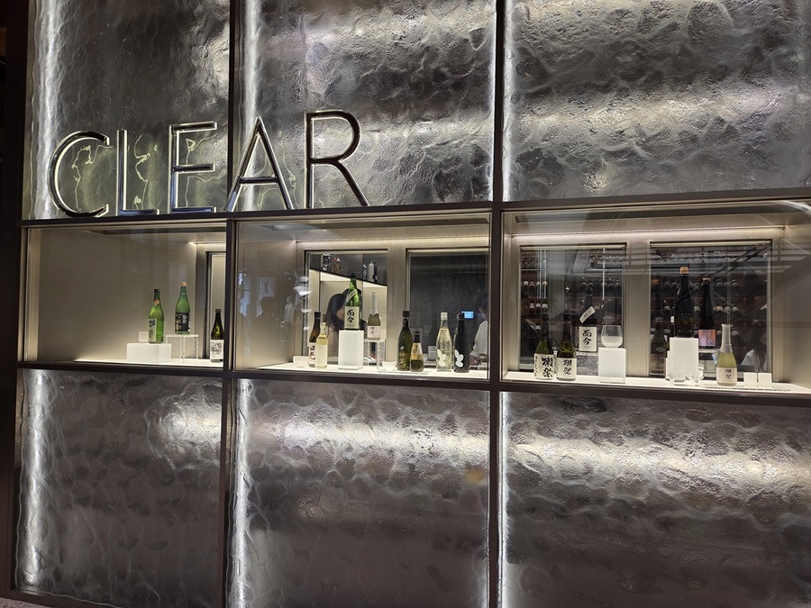 ▲ '화이트주류'를 위주로 한 리쿼 전문매장 '클리어' ⓒ남수지 기자