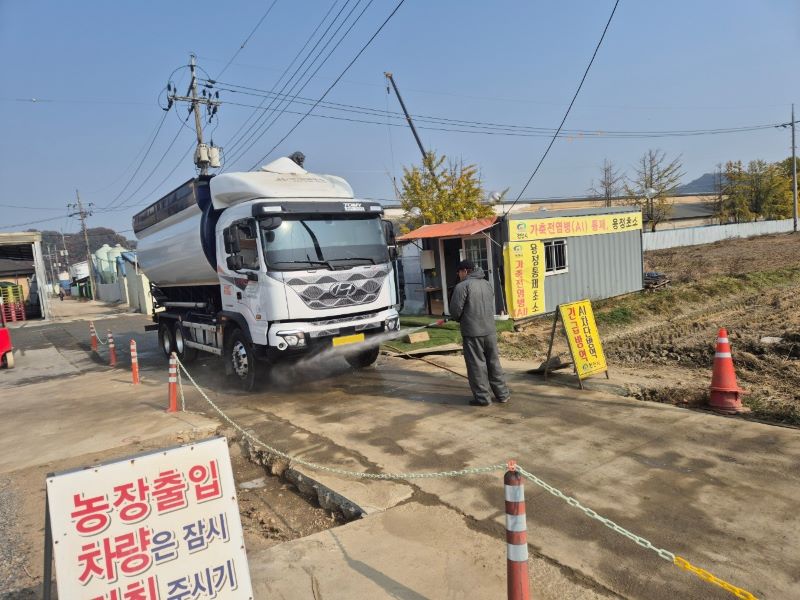 ▲ 천안시가 산란계 농장에서 AI 항원이 검출됨에 따라 긴급 방역활동에 들어갔다.ⓒ천안시