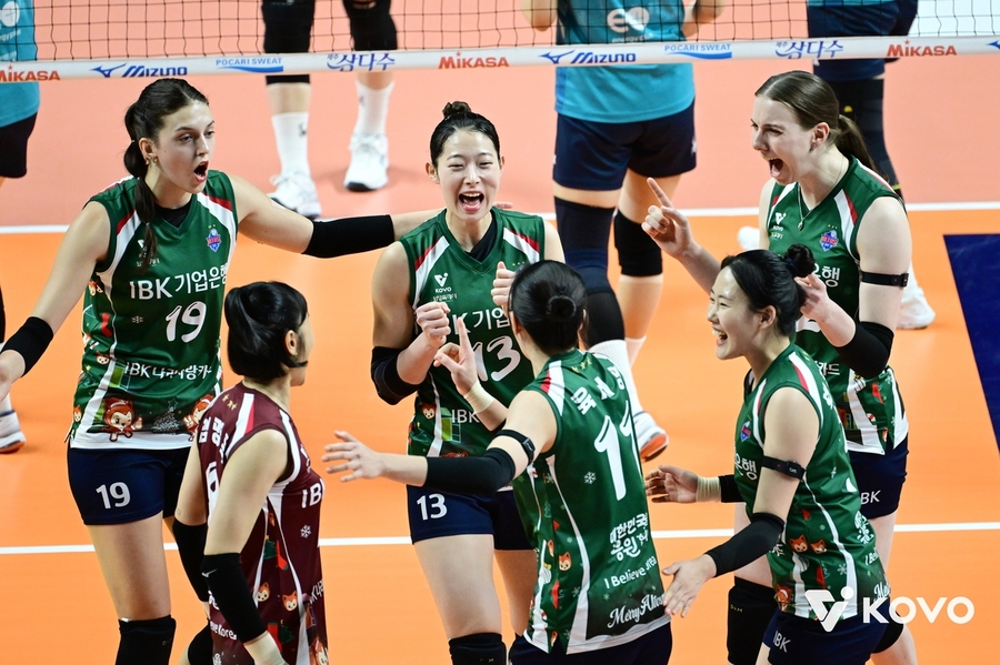 ▲ 기업은행이 GS칼텍스를 꺾고 파죽의 4연승을 달렸다.ⓒKOVO 제공