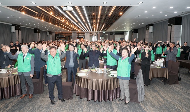 ▲ 2025년 강릉시 새마을지도자 한마음대회가 10일 세인트컨벤션 2층 컨벤션홀에서 김홍규 강릉시장, 최익순 강릉시의회의장 등이 참석한 가운데 새마을 유공자 시상식 등이 열렸다. ⓒ강릉시