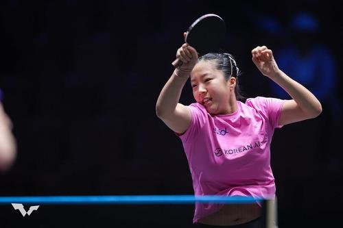▲ 주천희가 WTT 파이널스 홍콩 2025 여자 단식 16강에서 신유빈을 꺾었다.ⓒWTT 제공