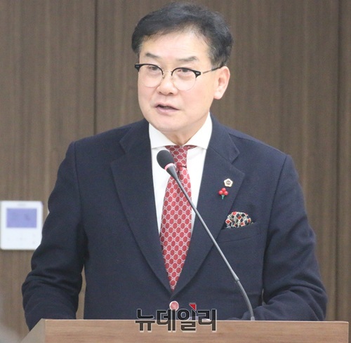 ▲ 11일 충북도의회에서 열린 RISE 초광역 협력포럼에서 유재목 충북도의회 부의장이 축사를 하고 있다.ⓒ이길표 기자