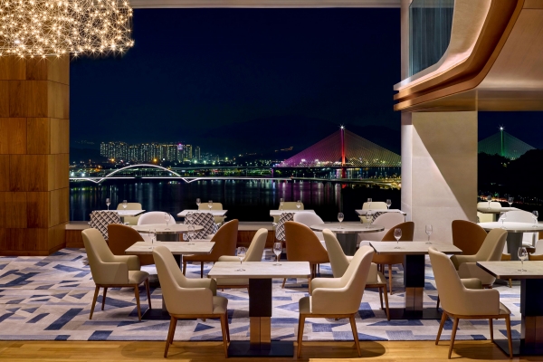 ▲ 워커힐 호텔앤리조트 '럭스바' 전경ⓒ워커힐 호텔앤리조트