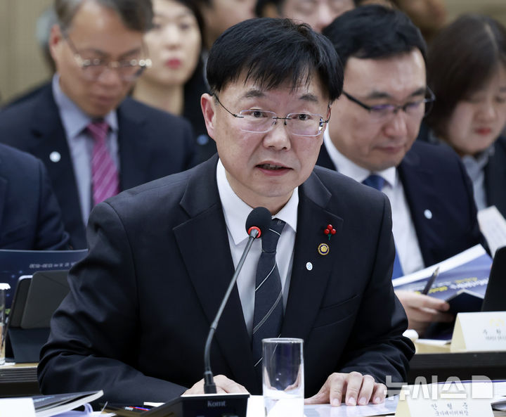 ▲ 안형준 국가데이터 처장이 11일 세종시 정부세종컨벤션센터에서 '2026년 대도약하는 경제, 신뢰받는 데이터' 국가데이터처 업무보고를 하고 있다. ⓒ뉴시스