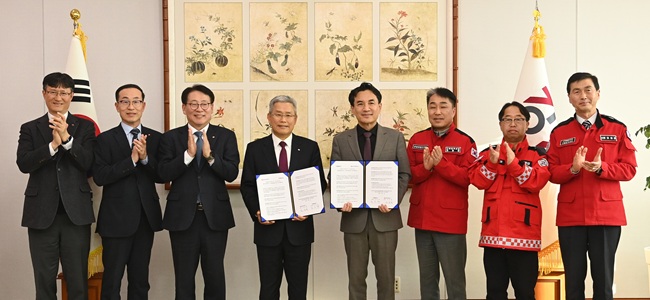 ▲ 한전은 11일 강원특별자치도청에서 강원도와 '산불 예방과 전력설비 보호'를 위한 업무협약을 체결했다. ⓒ한국전력