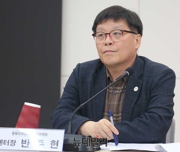 ▲ 중부권 RISE 초광역 협력 포럼에서 반주현 충북RISE센터장이 충북 RISE 사업 성과와 초광역 확장 방안을 설명하고 있는 모습.ⓒ이길표 기자