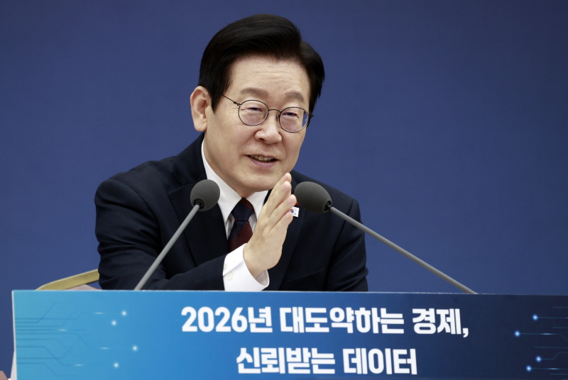 ▲ 이재명 대통령이 11일 세종시 정부세종컨벤션센터에서 열린 '2026년 대도약하는 경제, 신뢰받는 데이터' 기획재정부(국세청·관세청·조달청)-국가데이터처 업무보고에서 발언하고 있다. ⓒ뉴시스