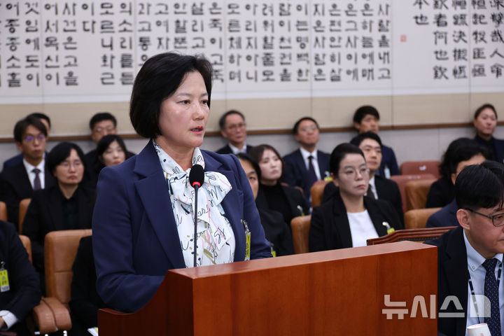 ▲ 정유미 법무연수원 연구위원 (전 창원지검장)이 지난 10월 21일 서울 여의도 국회에서 열린 법제사법위원회 국정감사에서 질의에 답하고 있다. ⓒ뉴시스