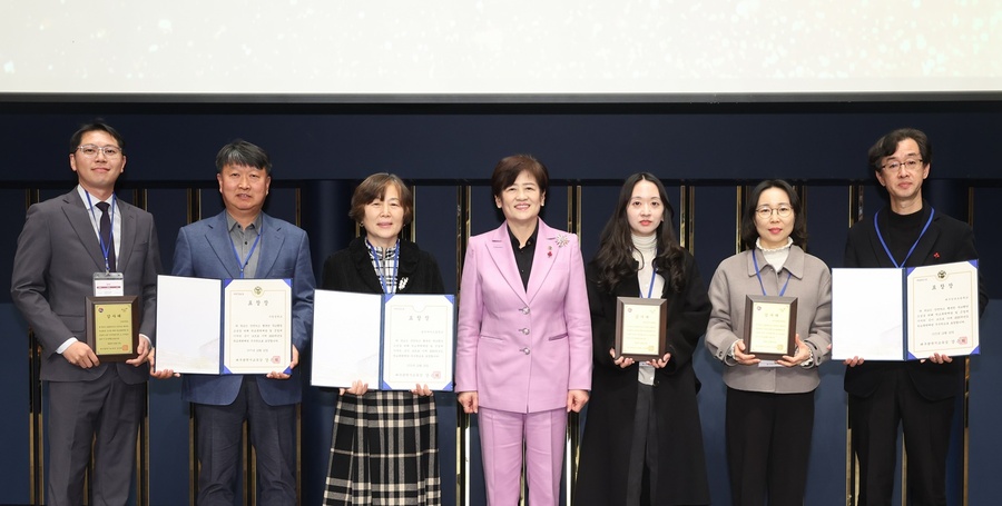 ▲ 강은희 교육감은 “학교폭력 문제는 사후 처벌보다 예방과 관계 회복을 통한 교육적 해결이 무엇보다 중요하다”며 “이번 워크숍에서 공유되는 우수 사례들이 학교 현장에 확산되어 학생들이 서로 존중하고 신뢰하는 안전한 학교문화가 정착되기를 기대한다”라고 전했다.ⓒ대구시교육청