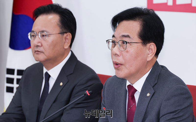 ▲ 송언석 국민의힘 원내대표가 12일 오전 서울 여의도 국회에서 열린 현안 관련 기자간담회에서 발언하고 있다. ⓒ서성진 기자