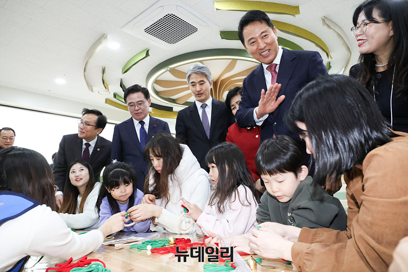 [포토] 서울키즈플라자 시설 둘러보는 오세훈 시장 