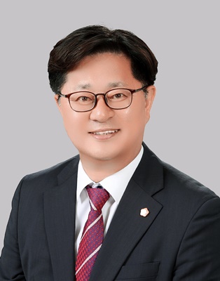 ▲ 김상호 예산결산위원장은 “시민의 소중한 세금이 허투루 쓰이지 않도록  모든 사업을 꼼꼼히 살펴보겠다”며, “특히 민생 안정과 지역경제 활력을 높일 수 있는 예산인지 중점적으로 판단하겠다”고 전했다.ⓒ경산시의회