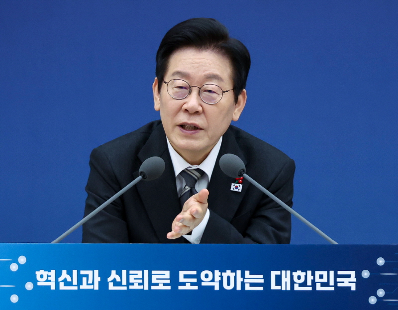 ▲ 이재명 대통령이 12일 세종시 정부세종컨벤션센터에서 열린 과학기술정보통신부·개인정보보호위원회 업무보고에서 발언하고 있다. ⓒ대통령실통신사진기자단
