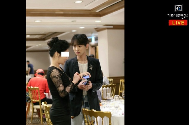 ▲ 2015년 9월 22일 열린 A씨의 돌잔치 행사장에서 포착된 샤이니의 키. ▲ 2015년 9월 22일 열린 A씨의 돌잔치 행사장에서 포착된 샤이니의 키.