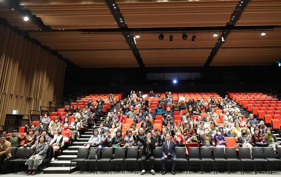 ▲ 이번 특별강연에는 유쾌한 에너지와 공감의 메시지로 사랑 받아온 개그우먼 김보화와 개그맨 김학도가 연사로 참여했다.ⓒ대구행복진흥원