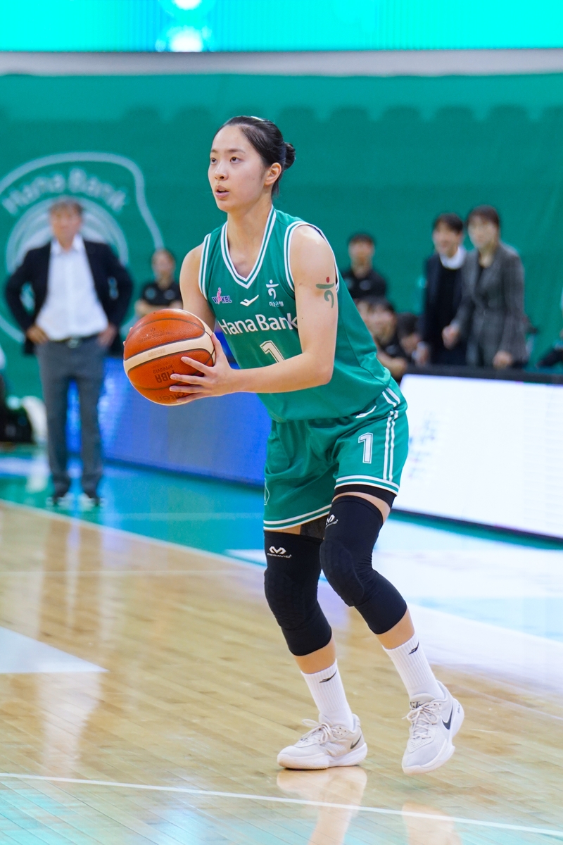 ▲ 하나은행이 삼성생명을 잡고 파죽의 6연승을 달렸고, 리그 1위 자리를 굳건히 지켜냈다.ⓒWKBL 제공