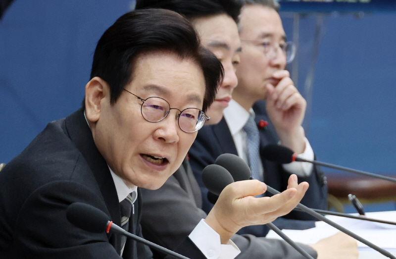 ▲ ▲ 이재명 대통령이 12일 세종시 정부세종컨벤션센터에서 열린 과학기술정보통신부·개인정보보호위원회 업무보고에서 발언하고 있다. ⓒ 대통령실통신사진기자단