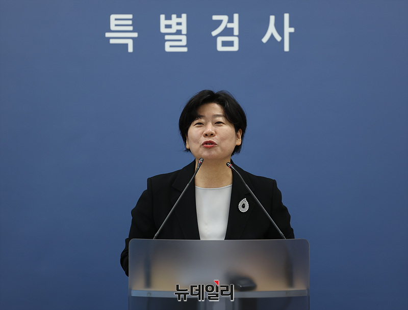 ▲ 박지영 특검보가 15일 오전 서울 서초구 서울고등검찰청에서 윤석열 전 대통령의 비상계엄 선포 동기와 최초 준비 시점 등을 포함한 수사 결과 관련 취재진의 질의에 답하고 있다.ⓒ서성진 기자
