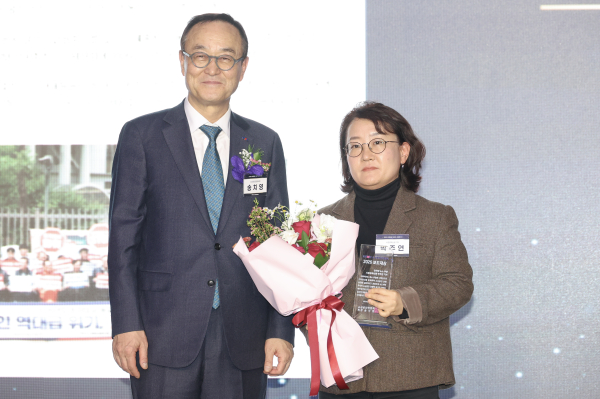 ▲ 왼쪽부터 송치형 소상공인연합회 회장과 박주연 시장경제신문 기자. ⓒ시장경제신문 김민정 기자