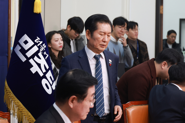 ▲ 정청래 더불어민주당 대표가 15일 서울 여의도 국회에서 열린 제4차 중앙위원회의에 참석하고 있다. ⓒ뉴시스