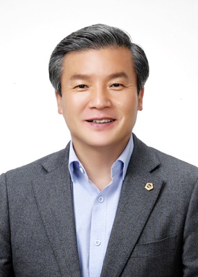 ▲ 경북도의회 정영길 의원(성주, 국민의힘)은 ‘경북도 농어민수당 지급 조례 일부개정조례안’을 대표 발의해 지난 10일 열린 본회의에서 통과했다.ⓒ경북도의회