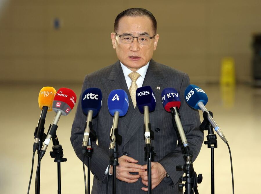 ▲ 위성락 국가안보실장이 16일 오전 인천국제공항 제2여객터미널에서 미국 트럼프 행정부와 한미 정상회담 후속 조치와 대북 공조 등을 논의하기 위한 미국 워싱턴 D.C. 출국을 앞두고 발언을 하고 있다. ⓒ뉴시스