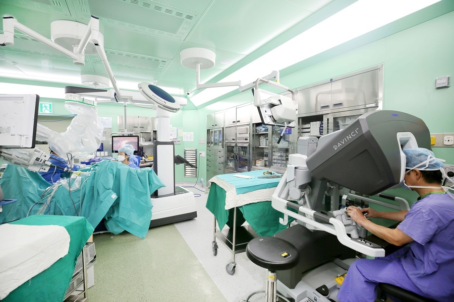 ▲ 계명대학교 동산병원(병원장 류영욱) 대장항문외과 연구팀이 고형암 분야에서 세계 최초로 단일 포트 기반 로봇수술 플랫폼인 다빈치 SP와 기존 다빈치 Single-Site 플랫폼을 직접 비교한 임상 연구 결과를 국제 학술지에 발표했다.ⓒ계명대 동산병원