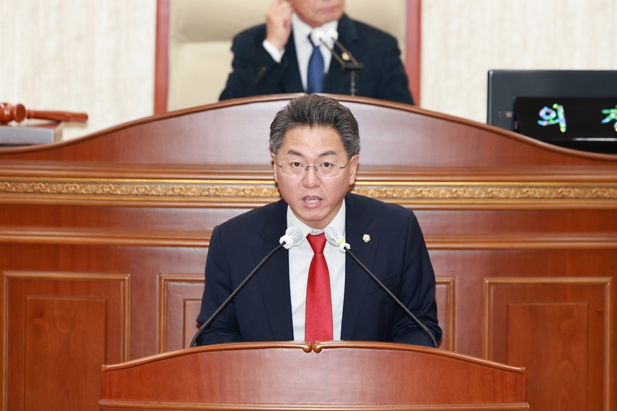 ▲ 황진수 의원은 5분 자유발언을 통해 지난 4년간의 행정사무감사와 예산 심의를 되돌아보며 군정 운영 전반에 대한 정책적 제언을 내놓았다.ⓒ청송군의회