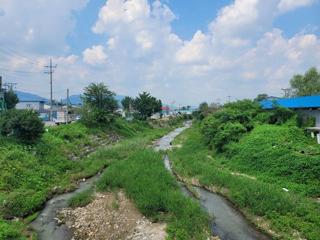 ▲ 경기도가 홍수 대응 능력 강화 등을 위해 정비 사업을 추진하는 포천 고모천 현장 모습. ⓒ경기도 제공