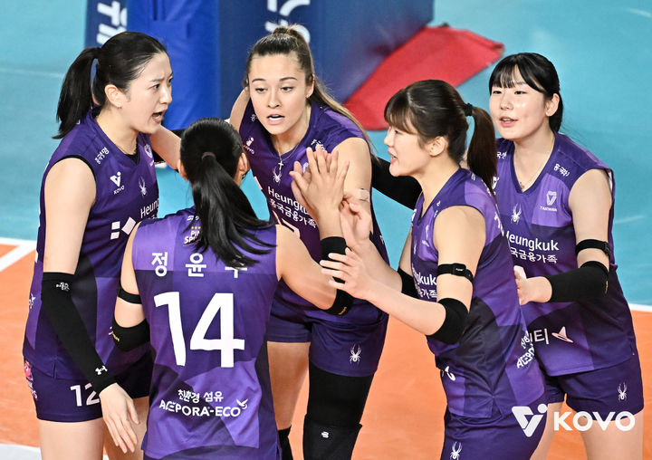 ▲ 레베카가 21득점을 책임진 흥국생명이 정관장을 꺾고 리그 3위로 올라섰다.ⓒKOVO 제공