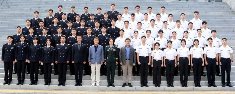 ▲ 백석대 209 학군단원들이 단체로 기념 촬영을 하고 있다.ⓒ백석대