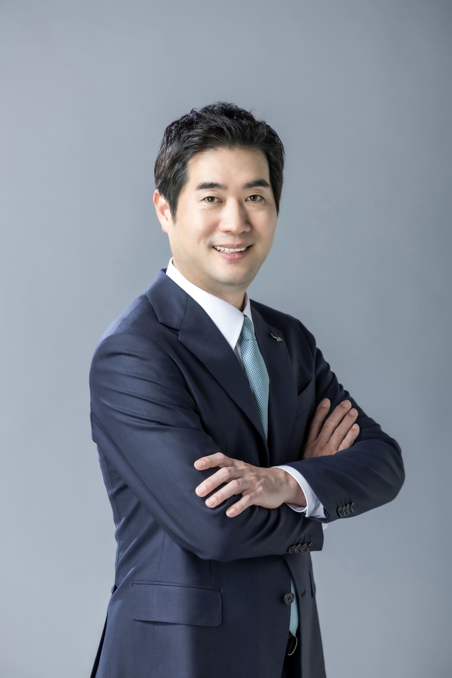 경영 능력 입증한 웅진 차남 윤새봄 부회장 … 승계 구도 굳혔다