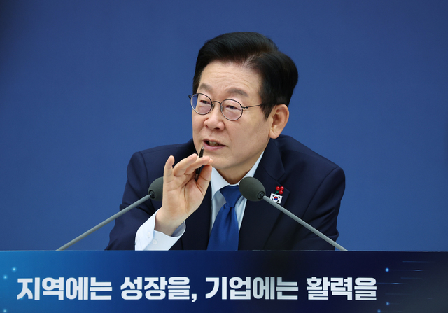 ▲ 이재명 대통령이 17일 세종시 정부세종컨벤션센터에서 열린 산업통상자원부·지식재산처·중소벤처기업부 업무보고에서 발언하고 있다. (대통령실통신사진기자단) 2025.12.17. ⓒ뉴시스