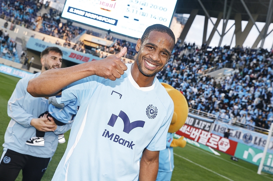 ▲ 대구가 2부리그 강등에도 간판 공격수 에드가와 재계약을 체결했다.ⓒ대구FC 제공