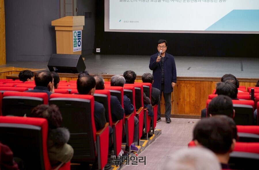 ▲ 정홍 (주)대저페리 대표이사가 질의 응답을 하고 있다.ⓒ뉴데일리