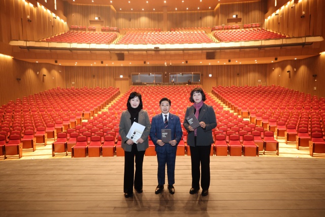 ▲ 문화복지위원회, 개관을 앞둔 화성예술의전당 현장점검ⓒ화성시의회 제공