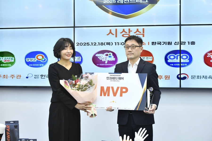 ▲ 레전드리그 시상식에서 최명훈 9단이 다승상과 MVP 2관왕을 차지했다.ⓒ한국기원 제공