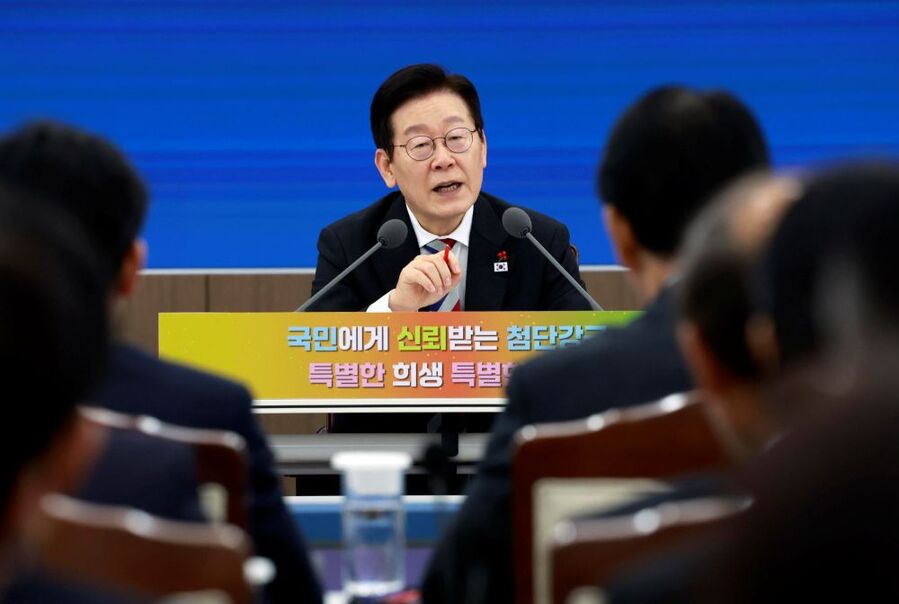 ▲ 이재명 대통령이 18일 서울 용산구 국방부에서 열린 국방부·국가보훈부 업무보고에서 발언하고 있다. ⓒ뉴시스