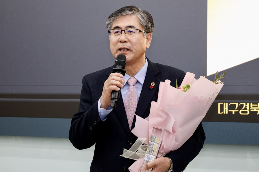 ▲ 대구 엑스코에서 열린 대구경북인터넷기자협회 2025년 정기총회 및 시상식에서 도기욱 경북도의원이 ‘우수 의원상’을 수상했다.ⓒ대구경북인터넷기자협회