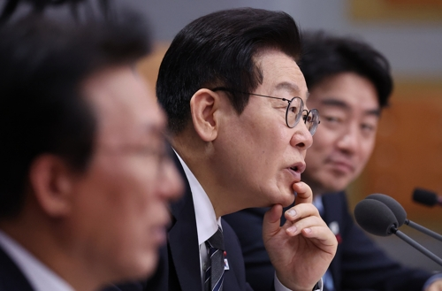 생리대 가격 논란에 대통령까지 나섰다 … 李 "공정위 조사 한번 해달라" 