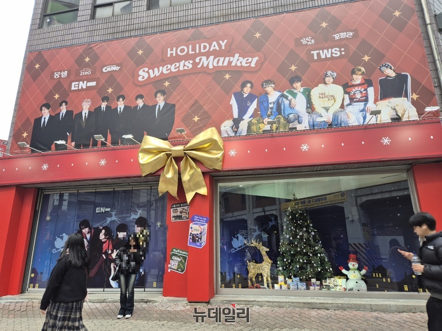 ▲ 12월 19일 찾은 롯데웰푸드 팝업 스토어 'Holiday Sweets Market' 전경ⓒ조현우 기자