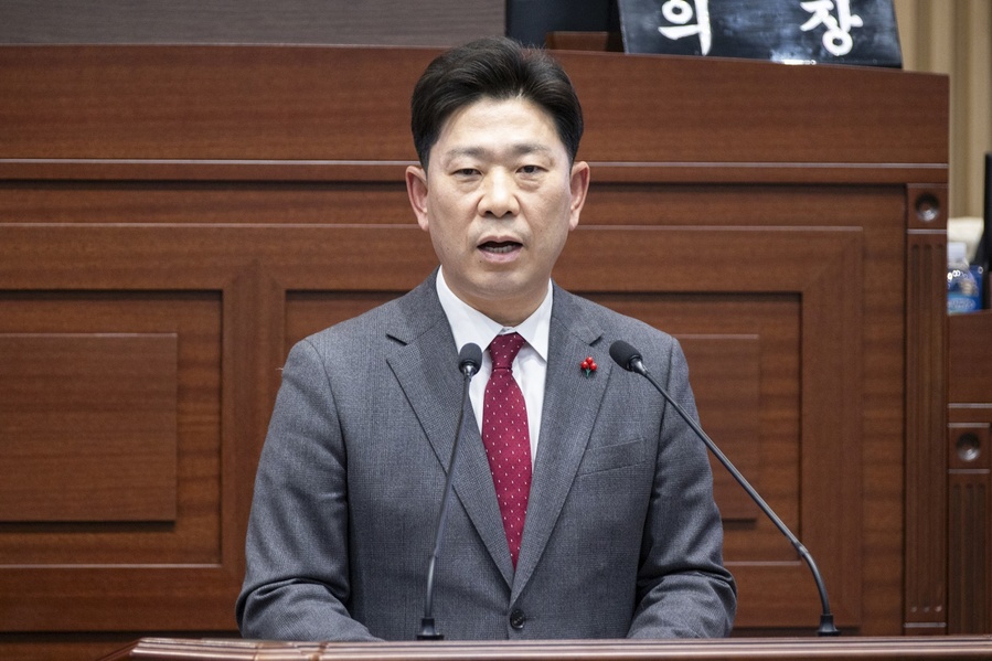 ▲ 박용선 도의원은 전기를 생산하는 지방이 전기요금의 결정권을 갖지 못하는 현실이 대한민국 산업 불균형의 결정적 원인이라고 분석하며 “이제 산업용 전기요금은 지방이 결정해야 한다”라며 전기요금 결정권의 시·도 단위의 이양을 공식 제안했다.ⓒ경북도의회